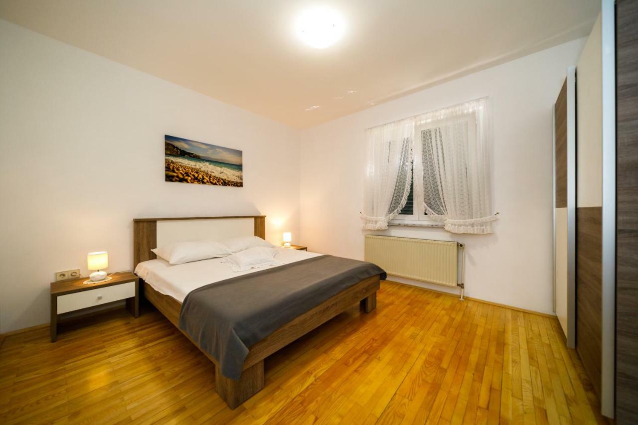 Apartment Anton Krk Town Exteriér fotografie