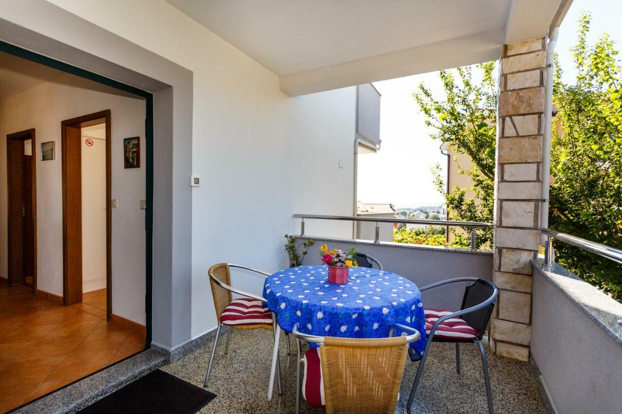 Apartment Anton Krk Town Exteriér fotografie
